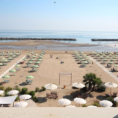 Hotel Belvedere Spiaggia Ріміні Екстер'єр фото