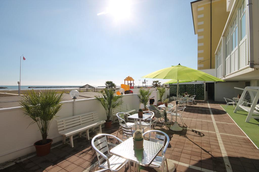 Hotel Belvedere Spiaggia Ріміні Екстер'єр фото