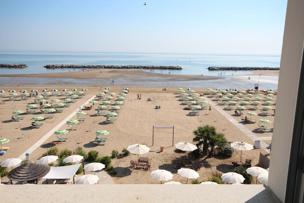 Hotel Belvedere Spiaggia Ріміні Екстер'єр фото